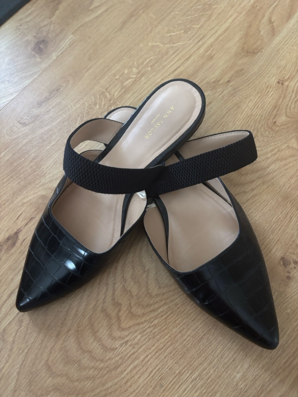 Anne Taylor Black Pointed Croc-Embossed Slingback Flats
